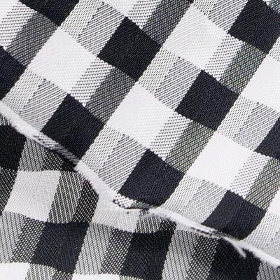 グラデーションチェックタフタ（ブラック）表面感><br clear=