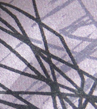 Peサテン抽象柄プリント（ブロンズ）表面感><br clear=