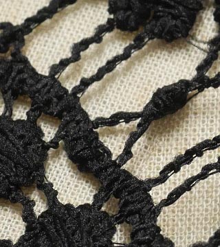 NOOTEBOOM スカラップレース（ブラック）表面感><br clear=