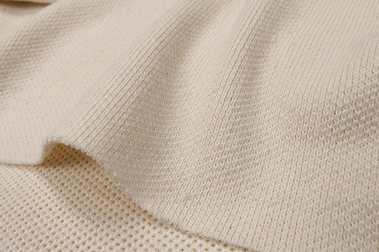 C.厚手ローゲージニット（アイボリー）