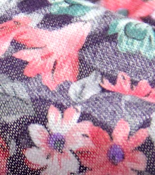 Pe/Raオパール天竺 花柄プリント（パープル）表面感><br clear=