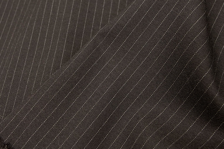 ウールピンストライプストレッチ（ダークブラウン）